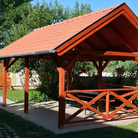 Szent Borbala Vendeghaz Penzion Érsekvadkert